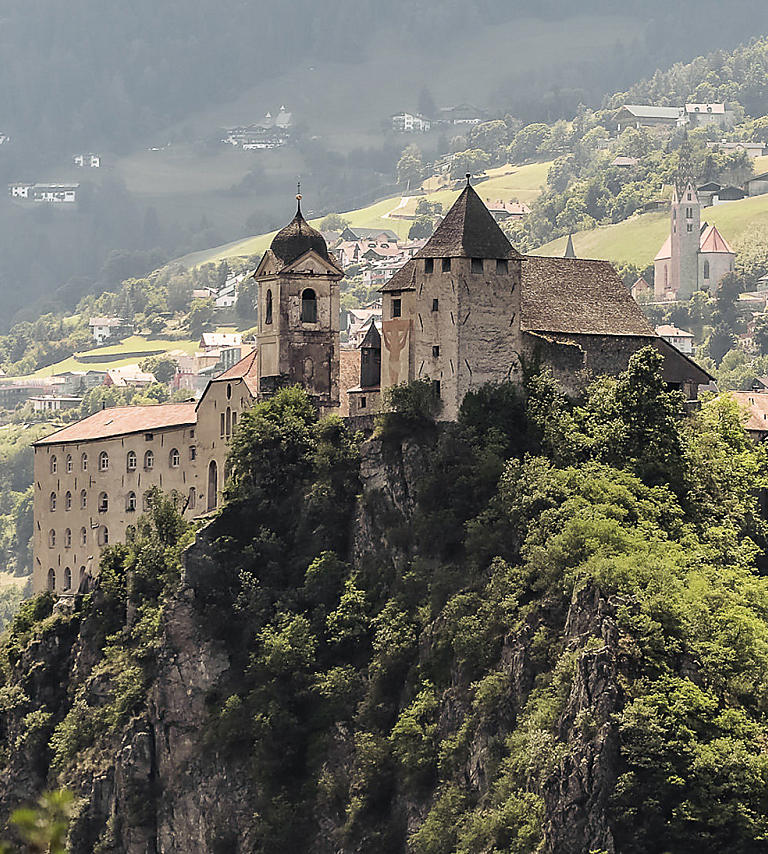 Monastero di Sabiona sopra Chiusa - Alto Adige Monastero di Sabiona: il monte sacro dell'Alto Adige